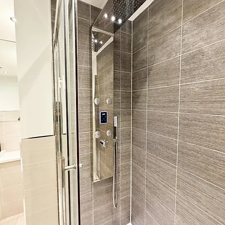 Apartment Luxury 3 Bedroom Apt. Leeds Centre