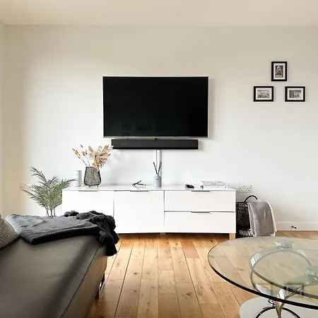 Luxury 3 Bedroom Apt. Leeds Centre Apartment