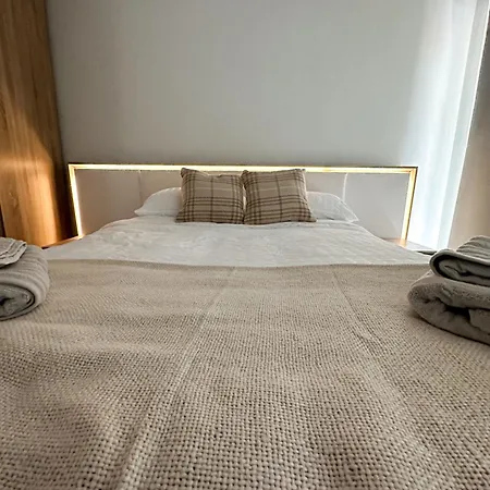 Luxury 3 Bedroom Apt. Leeds Centre *