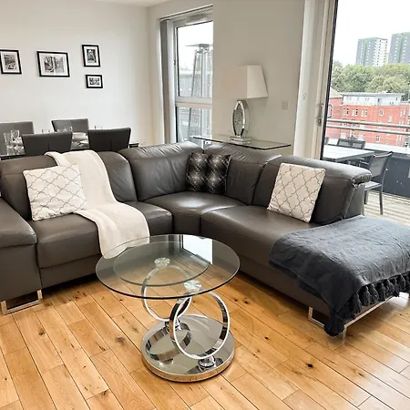 Apartment Luxury 3 Bedroom Apt. Leeds Centre *