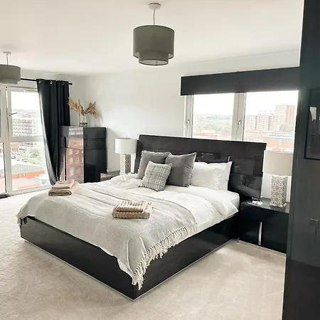 Luxury 3 Bedroom Apt. Leeds Centre Apartment *